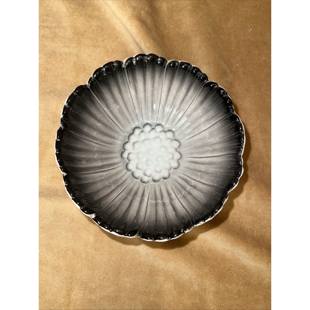 Dainty Poppy Bowl Black Fade To Cream Trinket 205 Scalloped Edge
